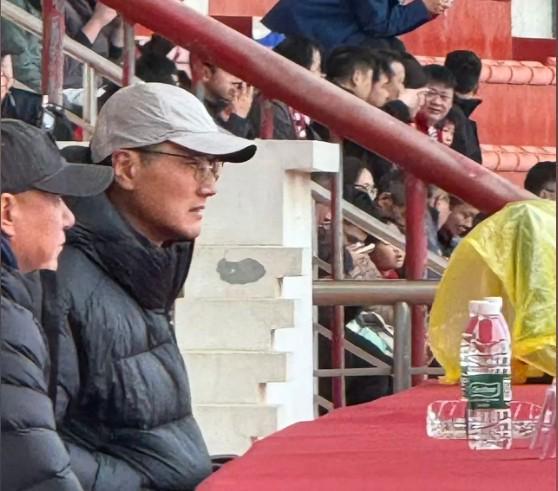 大河报:国足主帅邵佳一现场观战河南vs云南,考察球员表现
