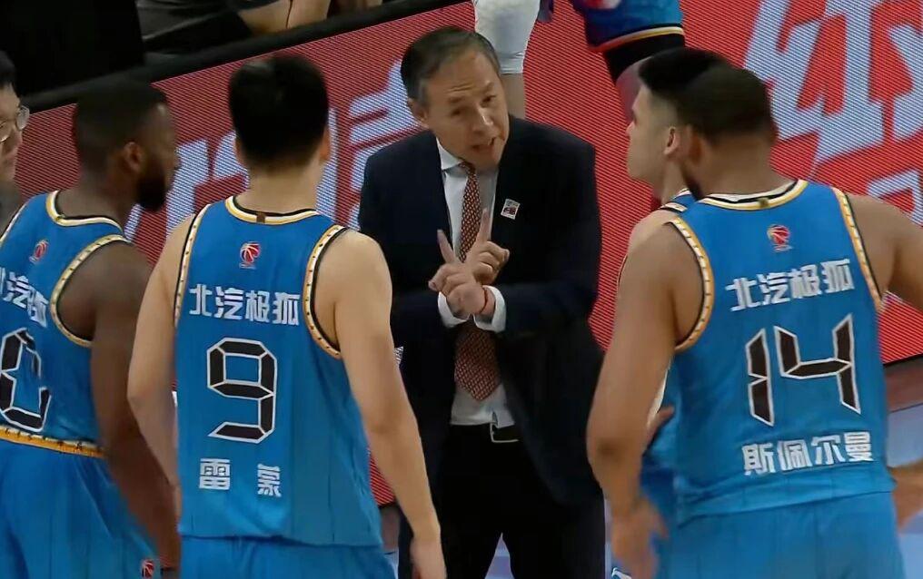 北京男篮不敌上海,豪华内线被打成纸老虎,许利民表态外援有差距